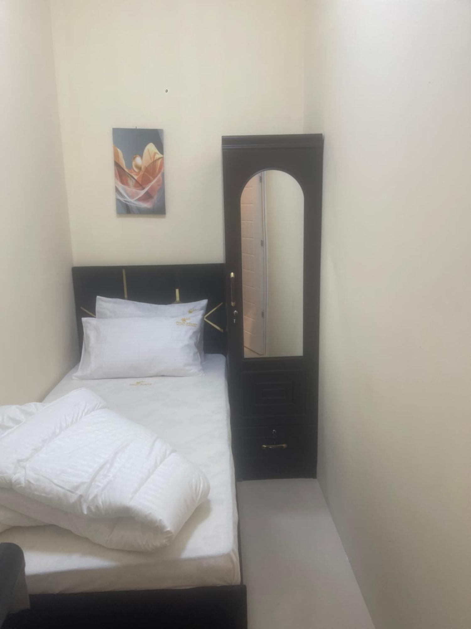 Four Stars Hostel Dubai Exterior foto
